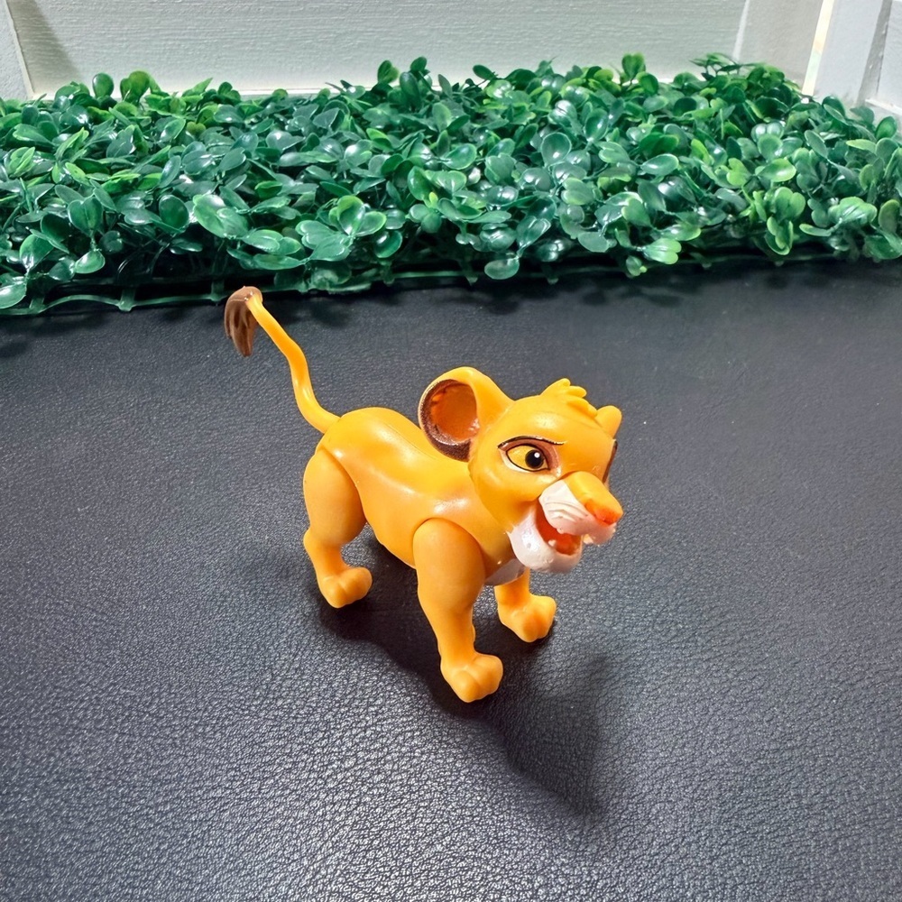 Disney 90’s Lion King Young Simba Figure